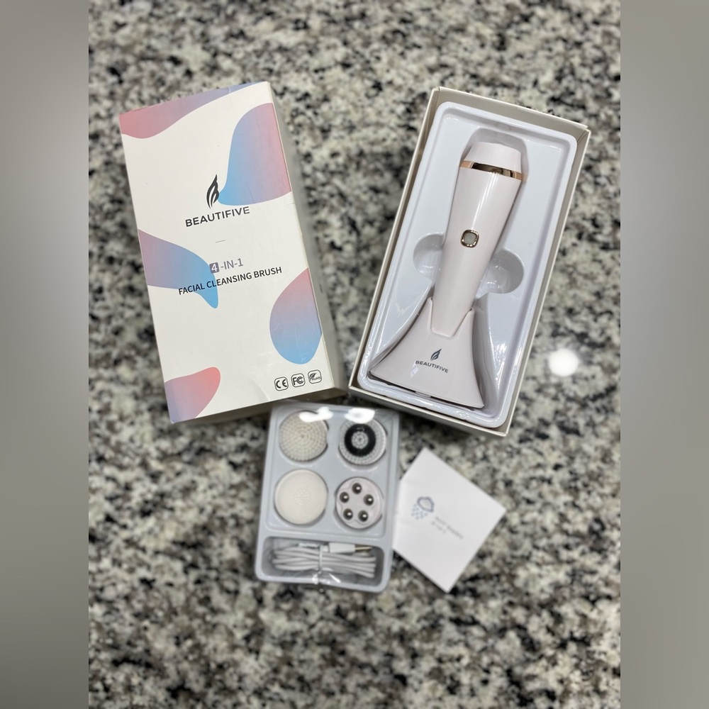 4 in 1 Facial Cleansing Brush